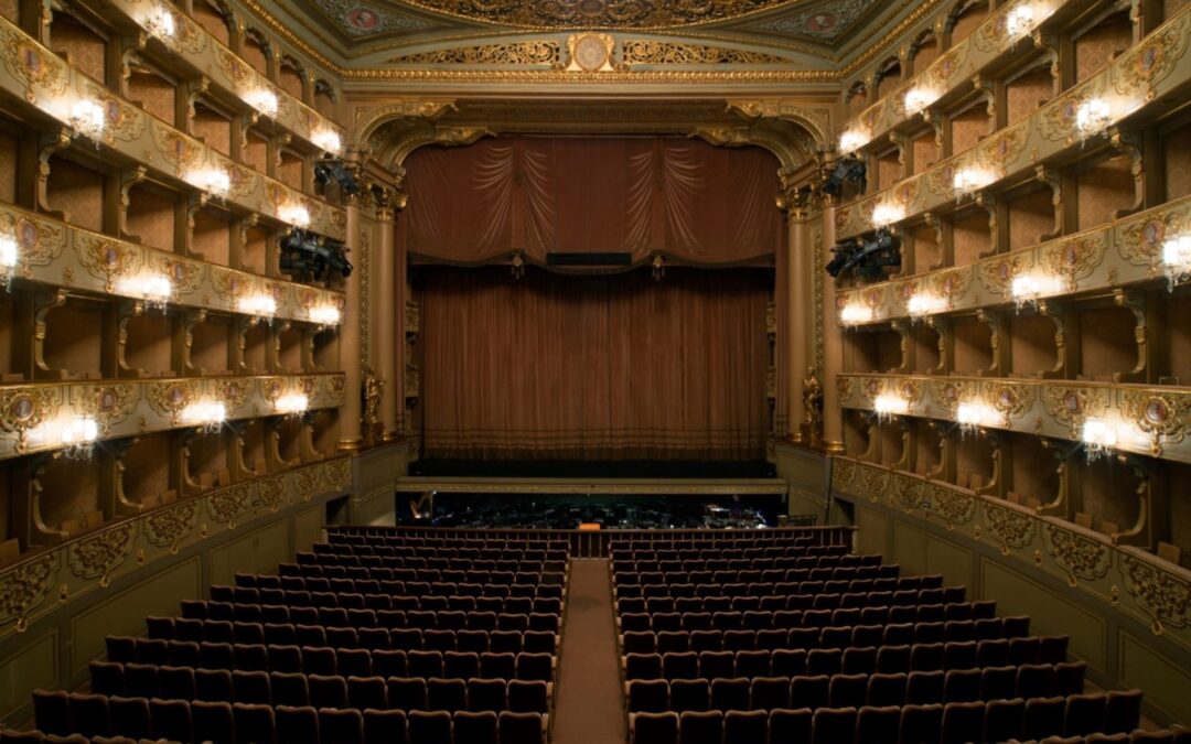 São Carlos Theatre, a place for the Romantic and Music Lovers